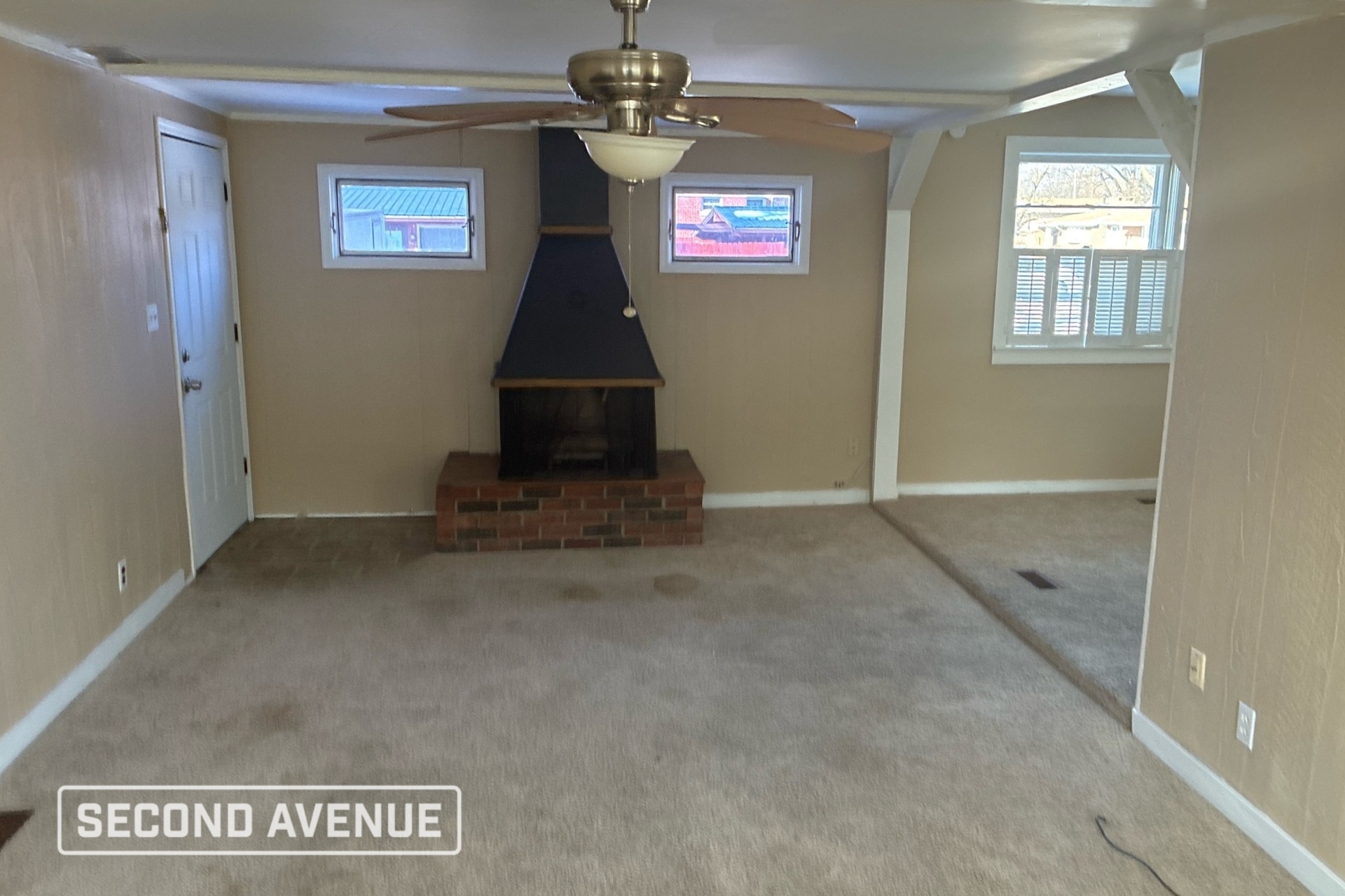 Building Photo - 900 S Spring St