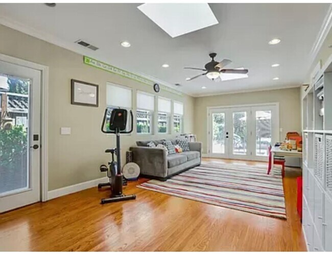 Building Photo - Remodeled Home in Great Location w/ Solar,  Central A/C & No Carpets!!