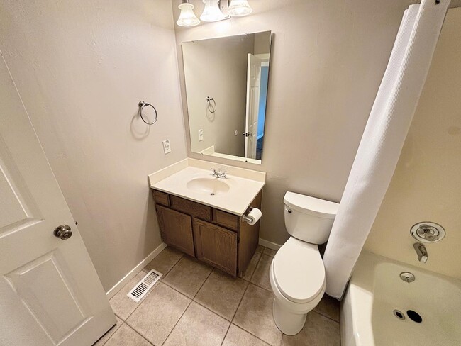 Building Photo - 1652 400 E