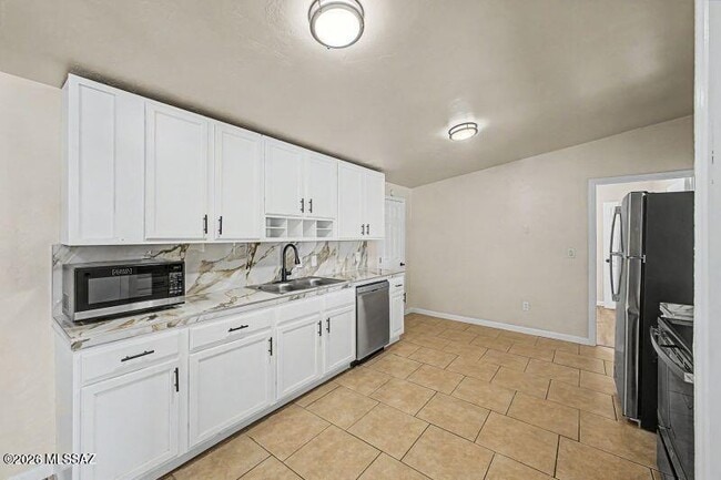 Building Photo - 3762 E 22nd St