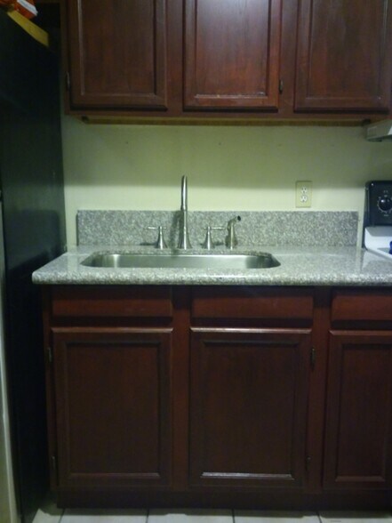 Building Photo - 5301 E 18th Ave