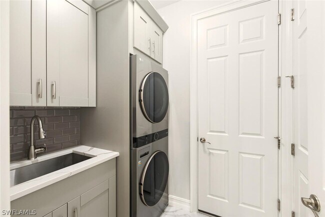 Building Photo - 28049 Captiva Shell Lp