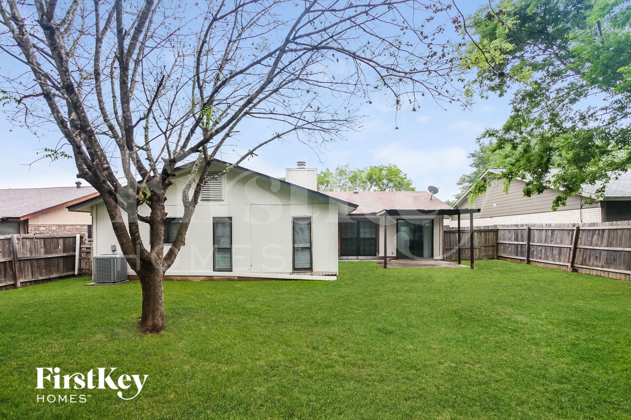 Building Photo - 7527 Lincoln Village Dr