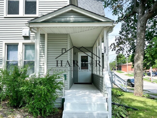 Building Photo - 527 Boone St