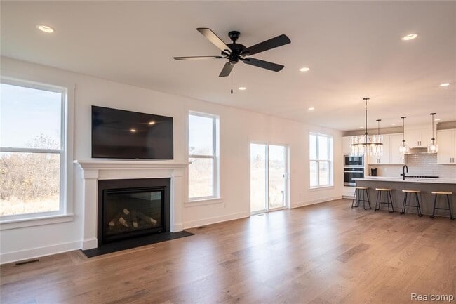 Building Photo - 5556 Hobart Ct