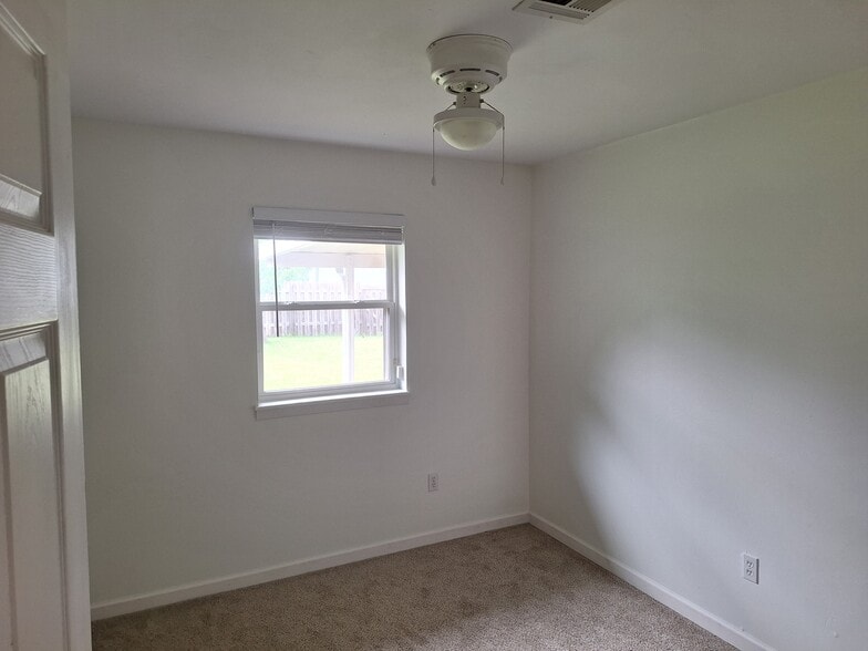 Building Photo - 2410 NW Norman Cir