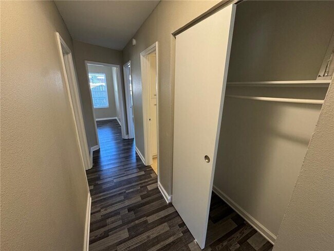 Building Photo - 303 Evergreen Hill