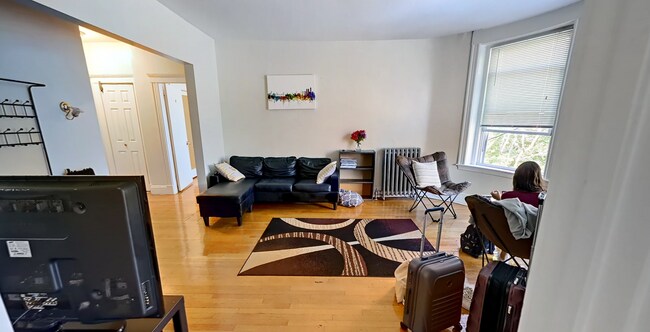 Building Photo - 1232 Beacon St