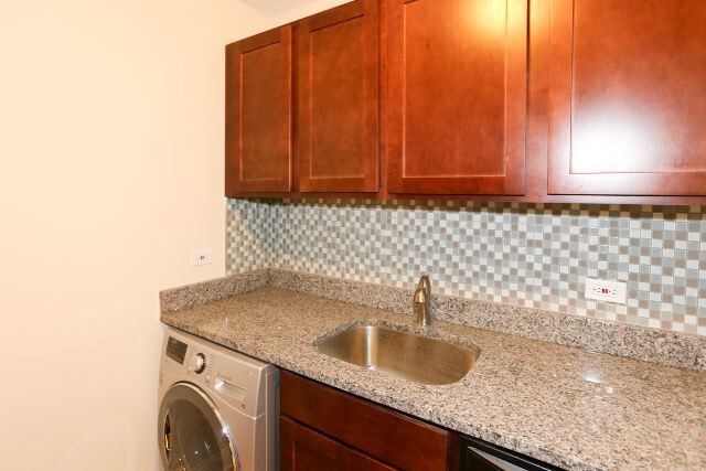 Building Photo - 558 W Arlington Pl