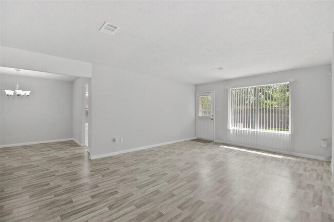 Building Photo - 12803 Rockford Dr