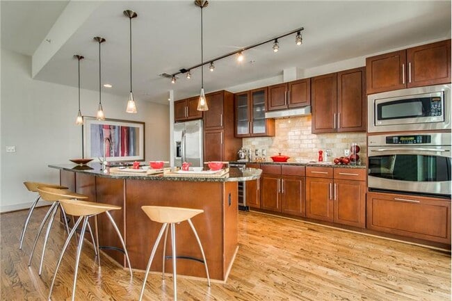 Building Photo - 1401 McKinney St