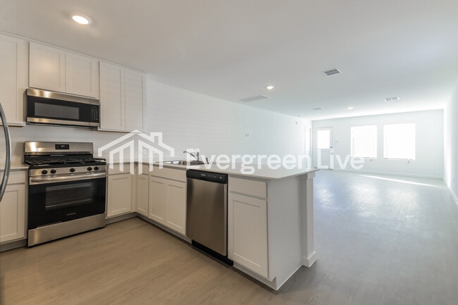 Building Photo - 2012 Belgian Dr