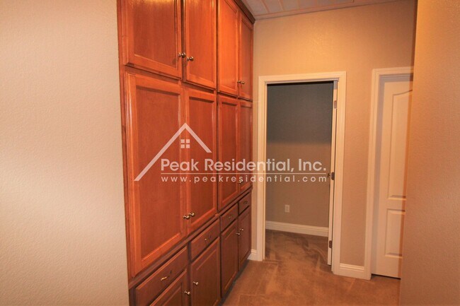 Building Photo - Wonderful 4bd/2.5ba Elk Grove Home with 3 ...