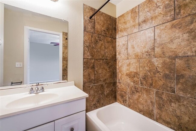 Building Photo - 1109 Cambourne Dr