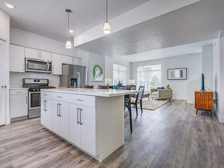 Kitchen with Quartz Countertops - Coventry Townhomes