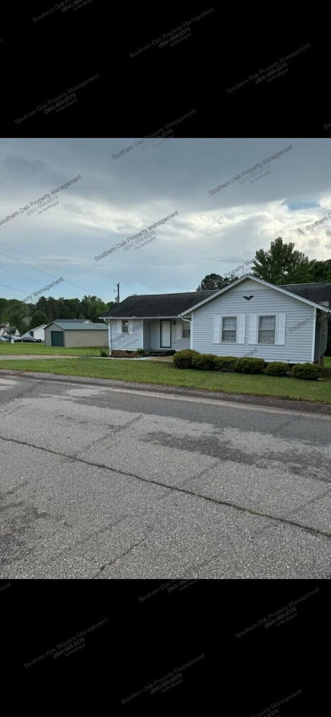 Building Photo - 500 Shady Pine Dr