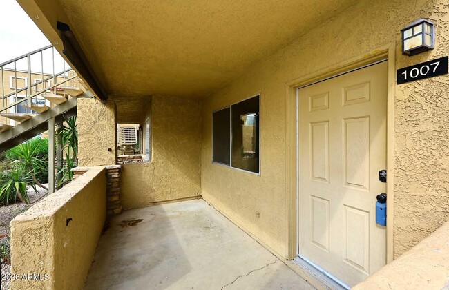 Building Photo - 303 N Miller Rd