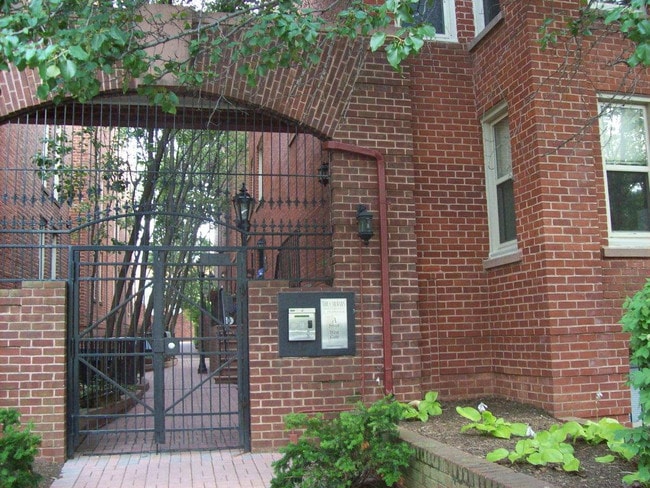 Building Photo - 1433 A St NE
