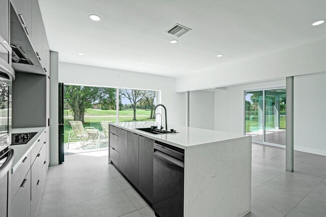 Building Photo - 6700 E Tropical Way