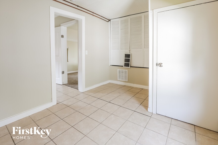 Building Photo - 838 Prescott St