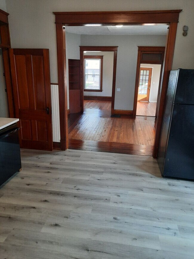 Building Photo - Lovely 3 bedroom 1 bath home
