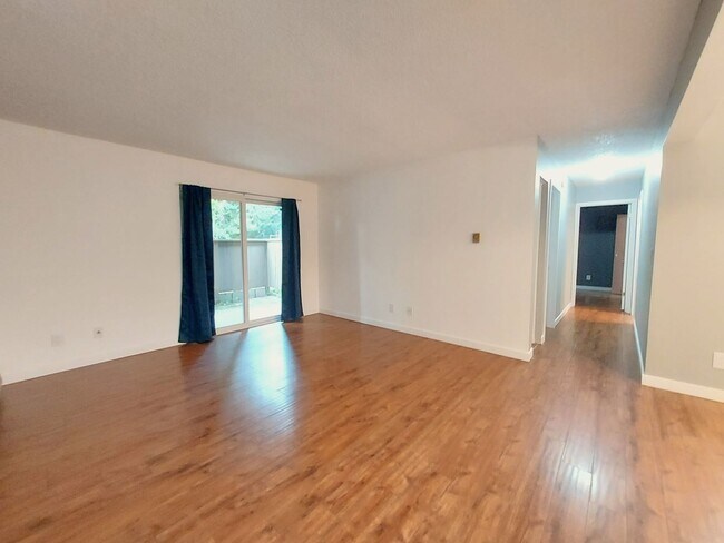 Building Photo - Halloween SPECIAL! Ground Floor Two Bedroom!