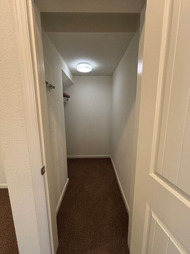 Building Photo - West Roseville Solar! 3 Bedroom, Plus den/...