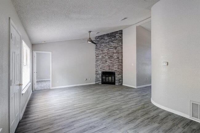 Building Photo - 3401 Larkspur Way