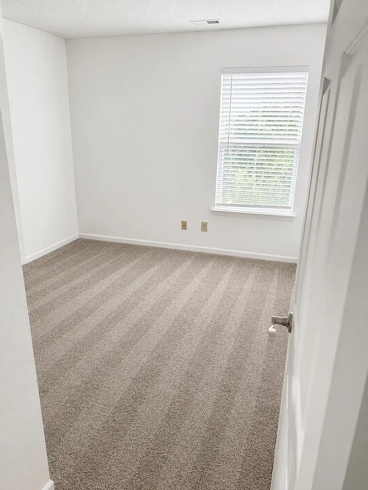 Building Photo - 12754 Crescent Dr