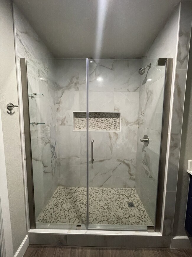 Building Photo - Modern 2 Bedroom Condo