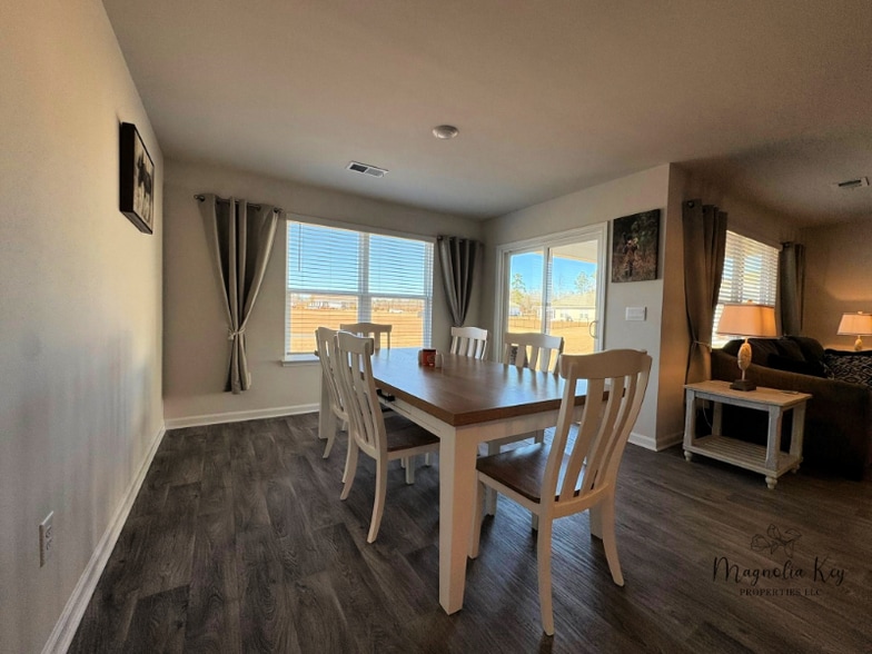 Building Photo - 514 Strawberry Fld Wy