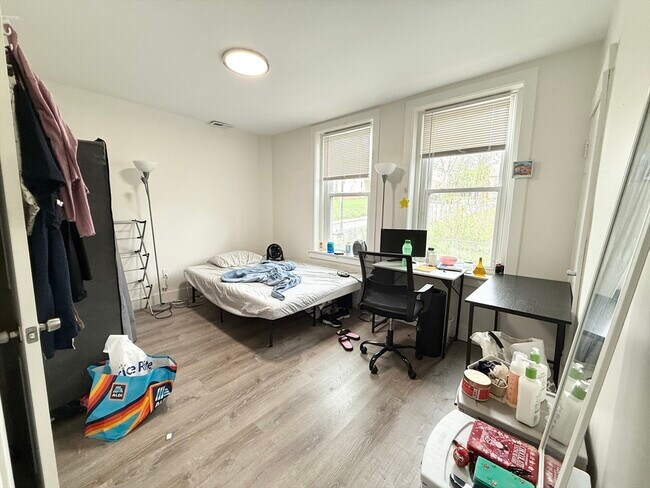 Building Photo - 301-305-305 Dudley St