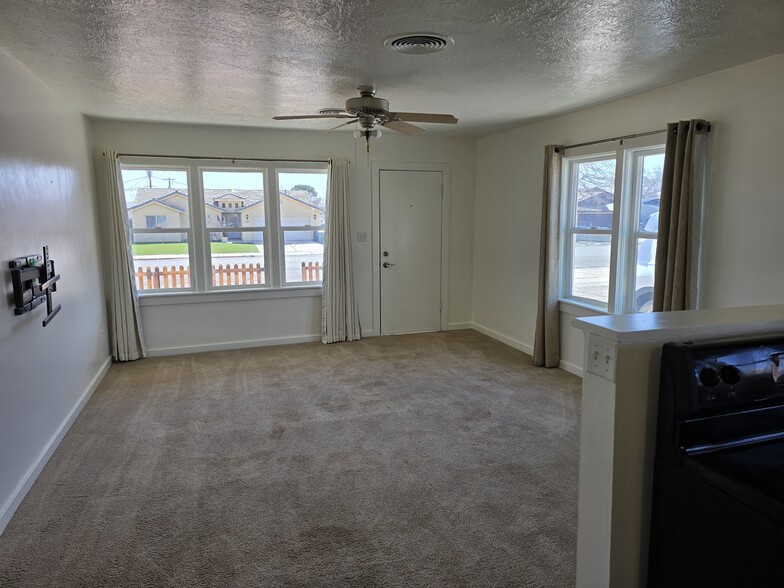 Living Room - 549 E 500 S