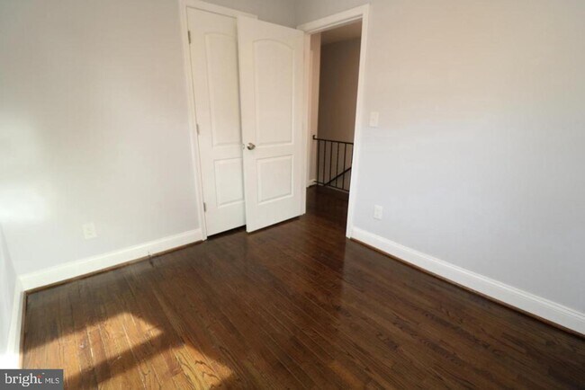 Building Photo - 702 71st Ave