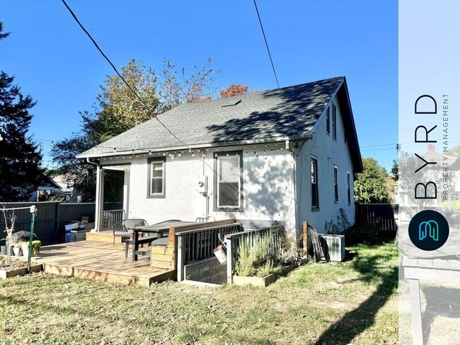 Building Photo - 3256 Cliff Ave