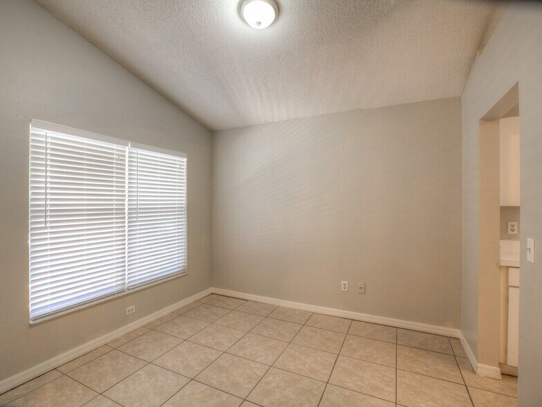 Building Photo - 1316 Whitewood Way