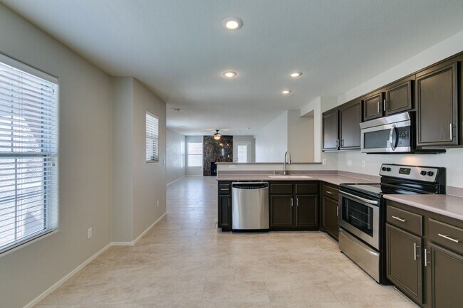 Building Photo - 2 bedroom + Den- Upgraded Flooring ready for immediate move in