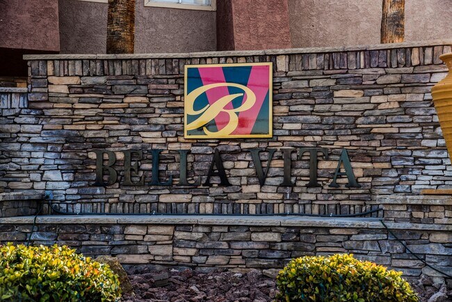 Building Photo - Beautiful 1 bedroom condo Resort style guard gated community