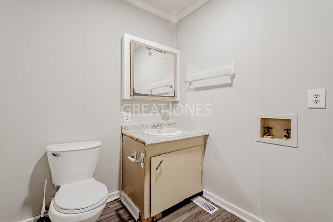 Building Photo - REDUCED! - NOW OFFERING FIRST FULL MONTH F...