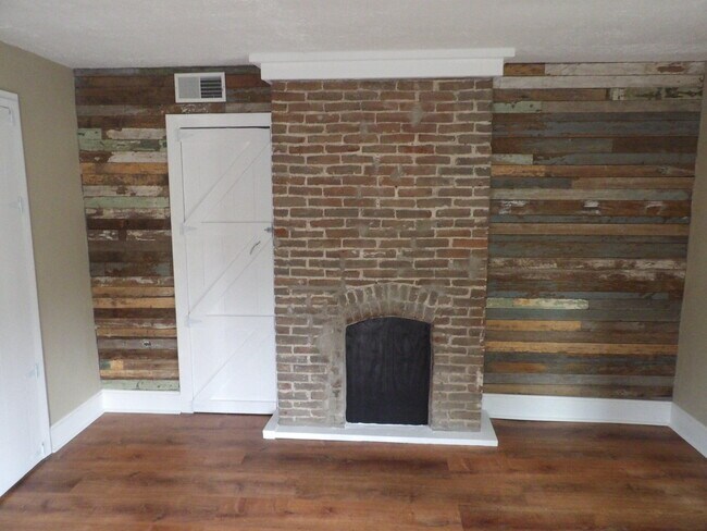 Building Photo - 611 Taylor Ave