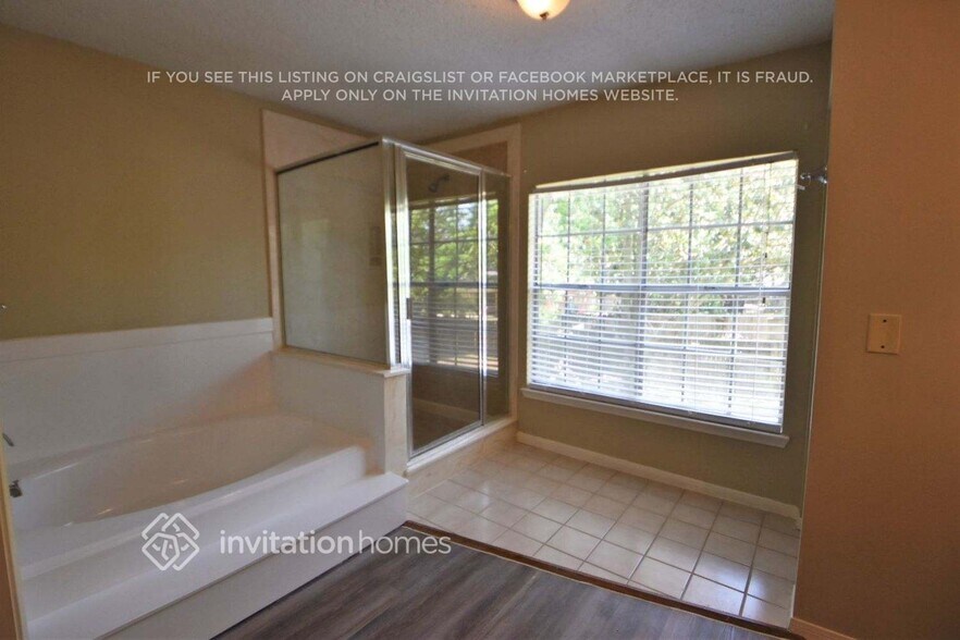Building Photo - 16011 Sweetwater Creek Dr