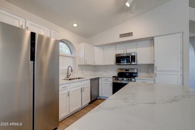 Building Photo - 9859 W Potter Dr