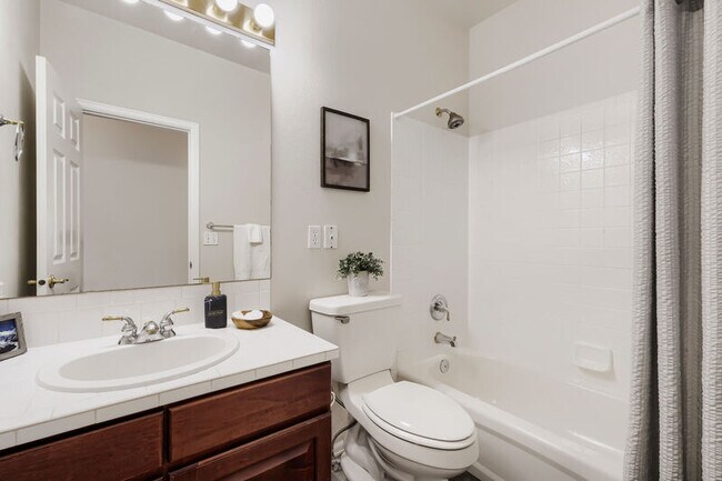 Building Photo - 9506 Hollydale Ct