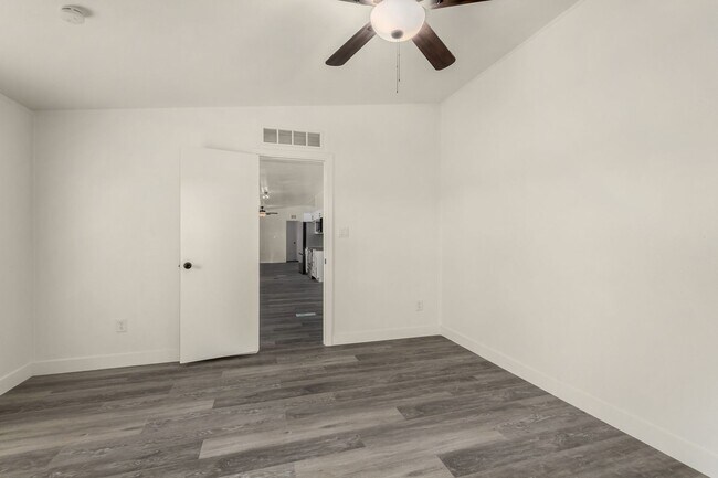 Building Photo - 1.25 Acre 5 Bedroom 3 Bathroom Horse Property in Florence!