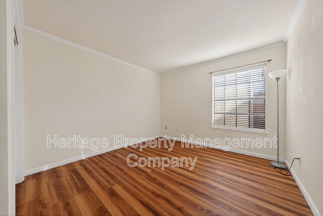 Building Photo - 609 Oak Park Dr