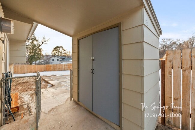 Building Photo - CHARMING 4BD on QUIET EASTBOROUGH CUL-DE-SAC- Security Deposit Waiver Available