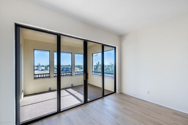 Building Photo - Luxury Waterfront Living with Deeded Dock – Punta Gorda Isles