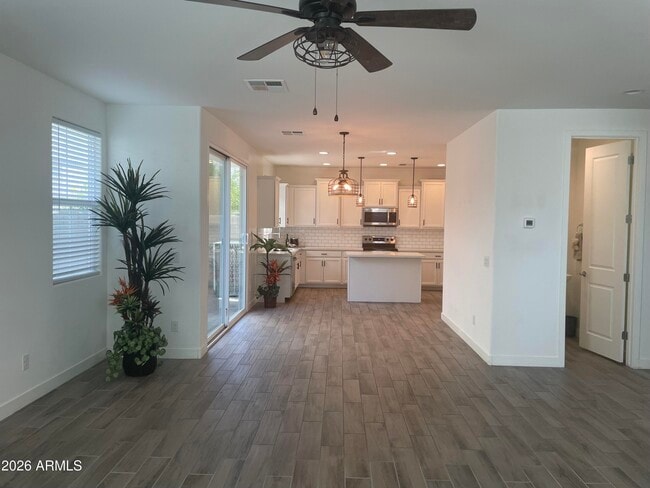 Building Photo - 5549 S Dillon