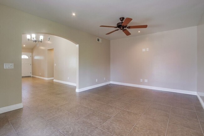 Building Photo - Beautiful 3 Bedroom + Den Home in the Foot...