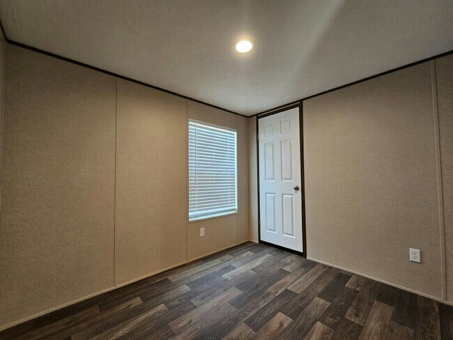 Building Photo - 1074 Myakka Dr